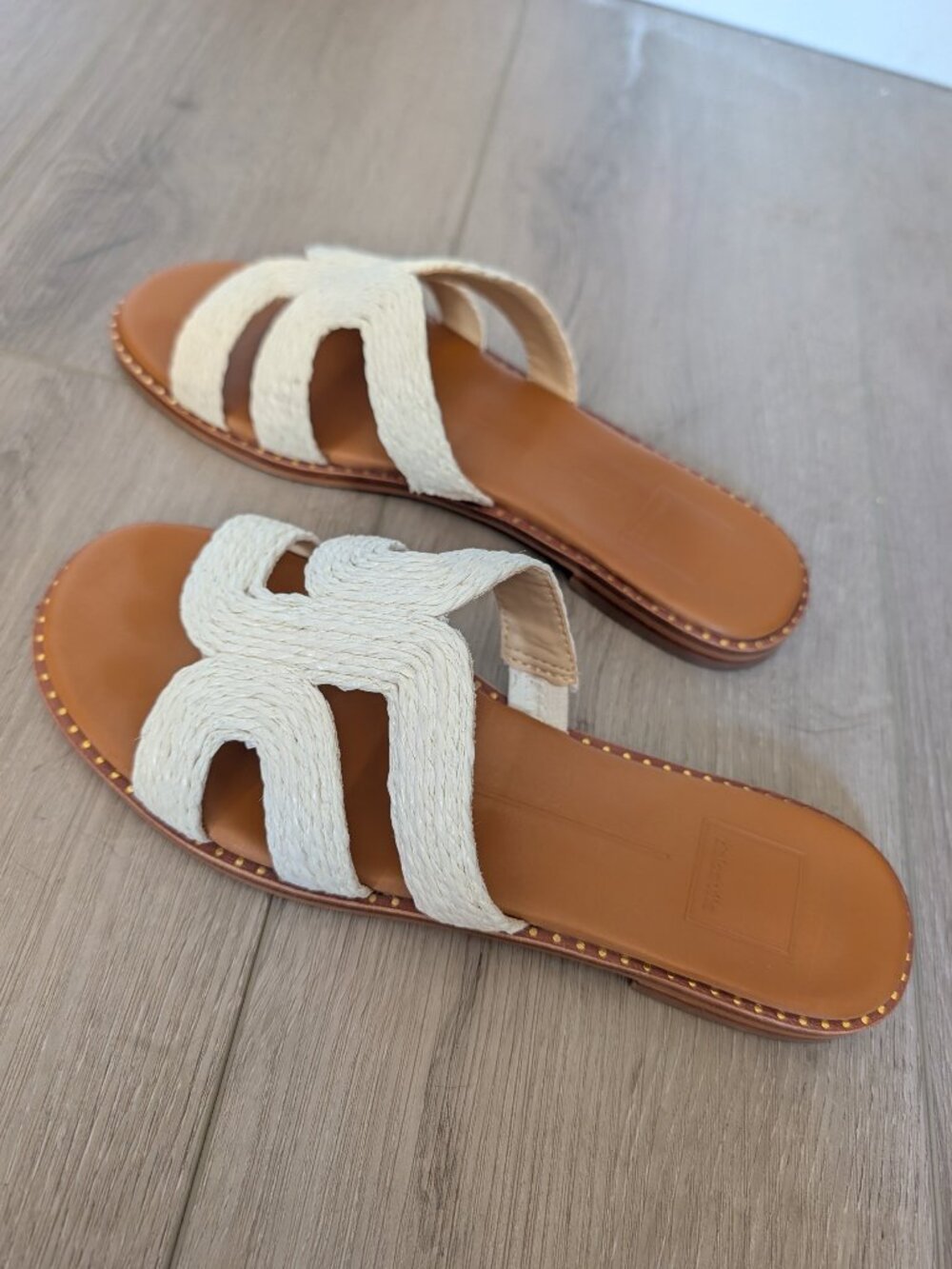 Dolce Vita Emon Sandals – White Woven Raffia – Size 8